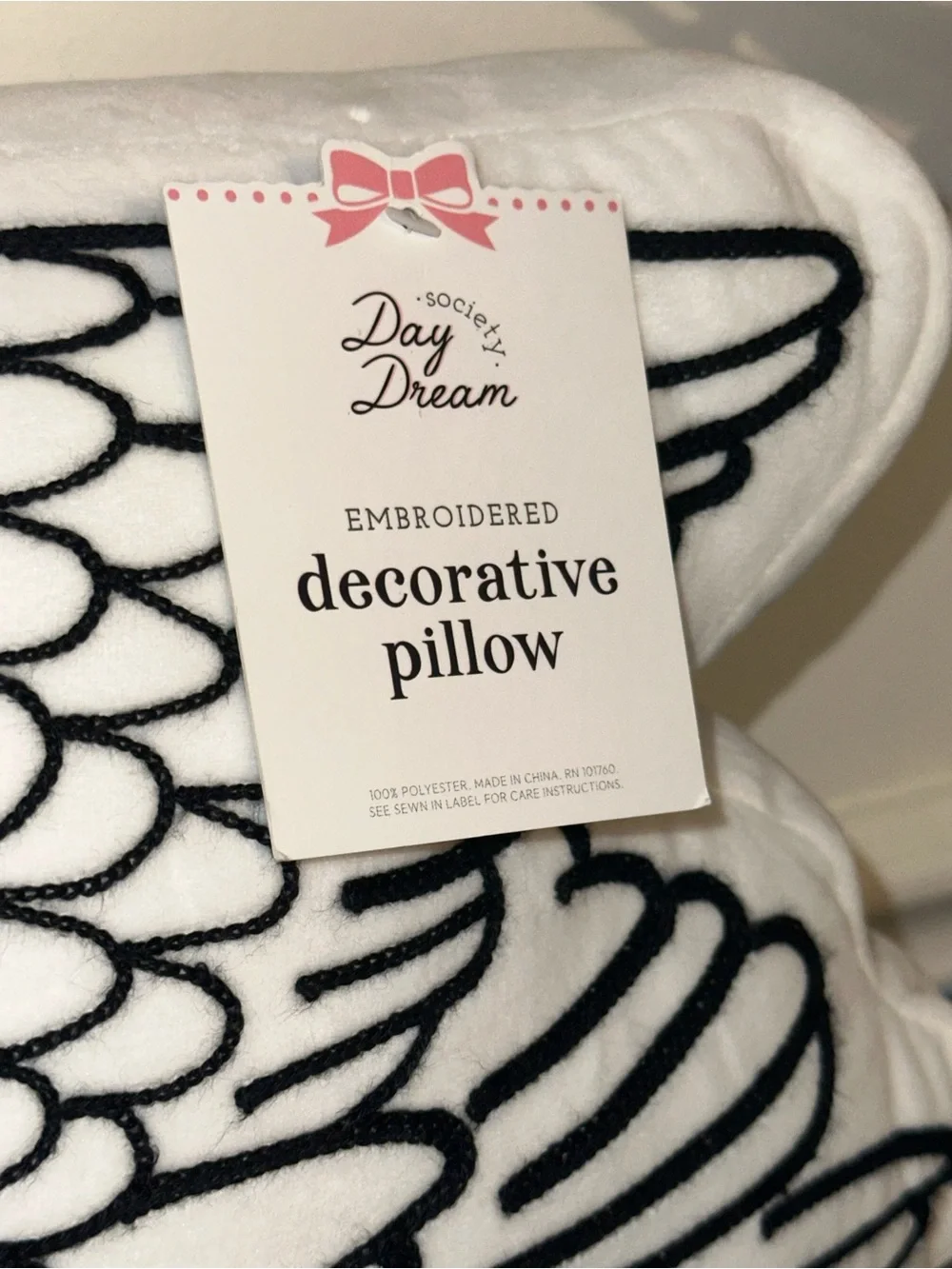 Day dream Society white swan